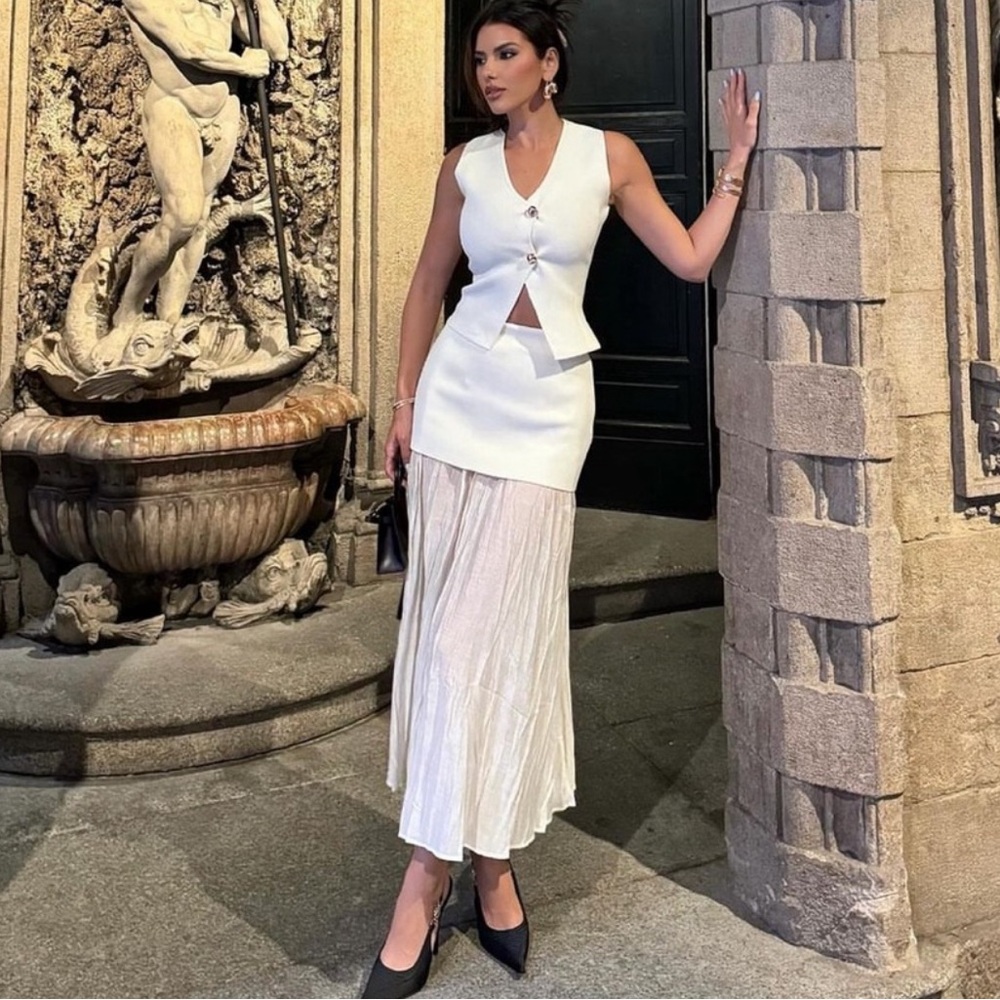 *SOLD OUT* Blogger Fave ZARA NWT Mixed Pleated Knit Skirt